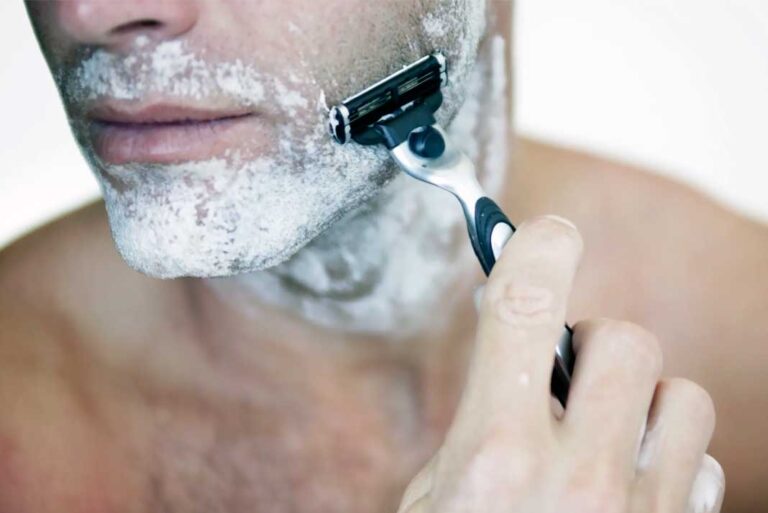 Errores más comunes al afeitarte y cómo evitarlos